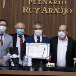 18 Assembleia Legislativa entrega tiI tulo de CidadaI o do Amazonas ao teI cnico agriI cola Carlos Onofre Bessa 640x380 1