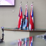 04 Dep. Mayra Dias Artistas de Parintins que brilharam no Carnaval recebem MocCCA7aCC83o de Aplausos da deputada Mayra Dias 1024x683 1