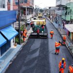 Prefeitura de Manaus aplica 200 toneladas de massa asfaltica na rua 12 do bairro Alvorada scaled 2048x1152 1