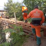 Prefeitura de Manaus implanta nova ponte em madeira no bairro Taruma