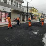 Prefeitura de Manaus intensifica servicos de recuperacao asfaltica na Comunidade Mundo Novo
