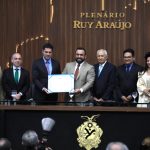 05 EmpresaCC81rio Marco AureCC81lio Bolognese recebe TiCC81tulo de CidadaCC83o do Amazonas na Assembleia