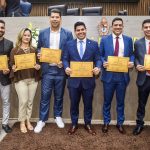 08 Dep. MaCC81rio CeCC81sar Filho ComissaCC83o de Defesa do consumidor da Assembleia eCC81 homenageada pela CMM