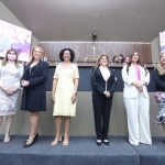 17 Dep. Dra. Mayara homenageia mulheres amazonenses em SessaCC83o Especial na ALEAM 1024x683 1