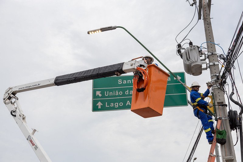 Ageman notifica empresa de iluminacao publica por atraso na prestacao do servico