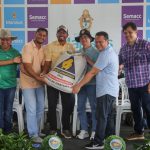 Prefeito entrega kits de insumos para 200 familias de produtores rurais beneficiadas pelo programa E28098Manaus Agro 1 scaled 1