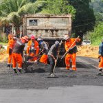 Prefeitura de Manaus avanca com obras de pavimentacao e ramal do Baiano recebe 270 toneladas de asfalto 1