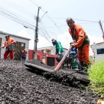 Prefeitura de Manaus contempla trecho principal no bairro Aleixo com os servicos de recuperacao asfaltica scaled 1
