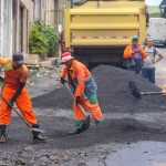 Prefeitura de Manaus retoma obras e avenida Cruzeiro comeca a ser asfaltada