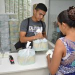Prefeitura reinicia entrega do E28098Leite do Meu Filho para familias em situacao de vulnerabilidade social 3
