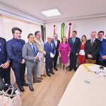 10 Dep. Roberto Cidade recebe comitiva de conselheiros do TCE AM para tratar sobre PL que fixa prazos para tramitacCCA7aCC83o de processos 1024x683 1