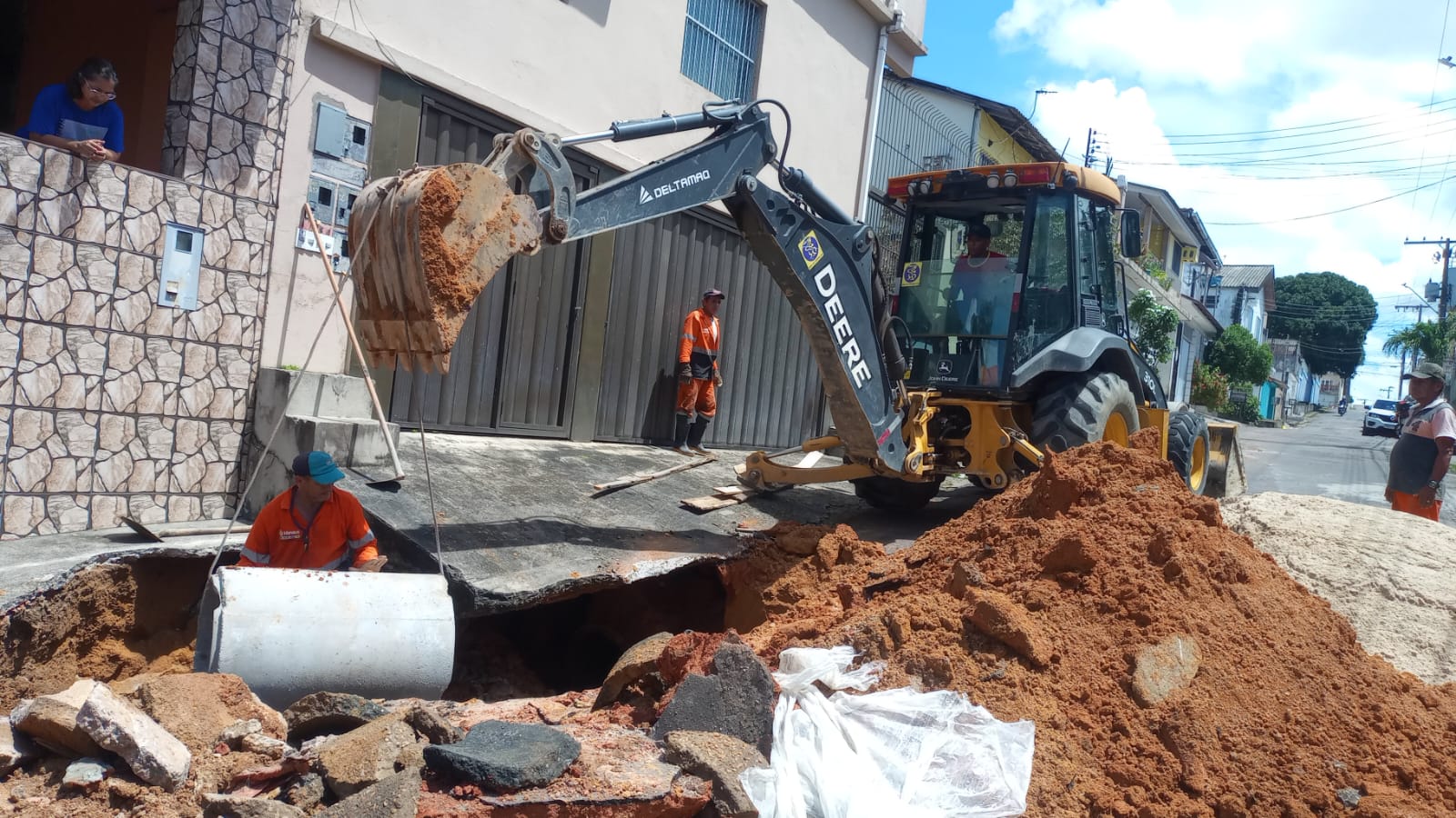 Como prevencao ao mes das chuvas Prefeitura de Manaus realiza manutencao de galerias pluviais do bairro Dom Pedro 3