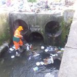 Prefeitura de Manaus realiza acao de limpeza no igarape de Petropolis 3