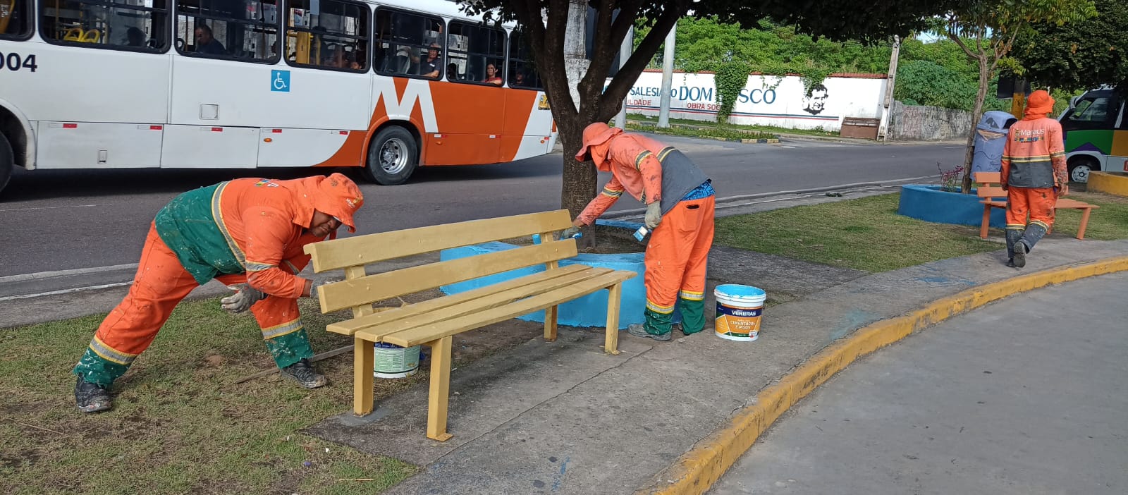 Pintura na praca do Barcelona 1