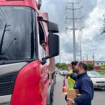 Prefeitura de Manaus promove acao educativa e instalacao de equipamento de seguranca de transito na zona Leste 5