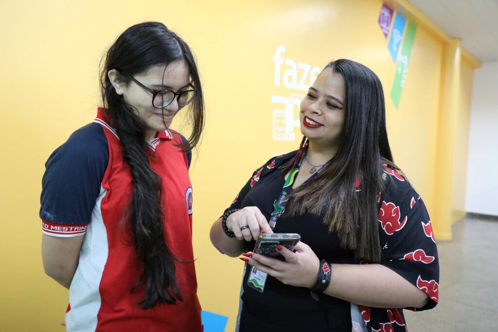 Educacao aluna e professora autoras do game foto Euzivaldo Queiroz Seduc 152 1024x683 1
