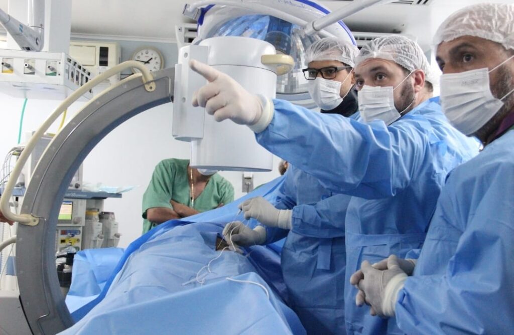 Com foco nos pacientes, FHAJ promove curso avançado no tratamento da dor crônica Portal Informe Digital FOTO DANIEL JORDANO AULA PRATICA 2 1024x668 1