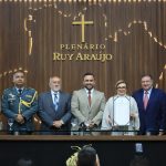 10 Presidente da Jucea recebe Medalha Ruy ArauCC81jo na Assembleia