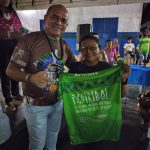 Artesa indigena recebendo camisa da FEI Gilberto kaywa 766x1024 1