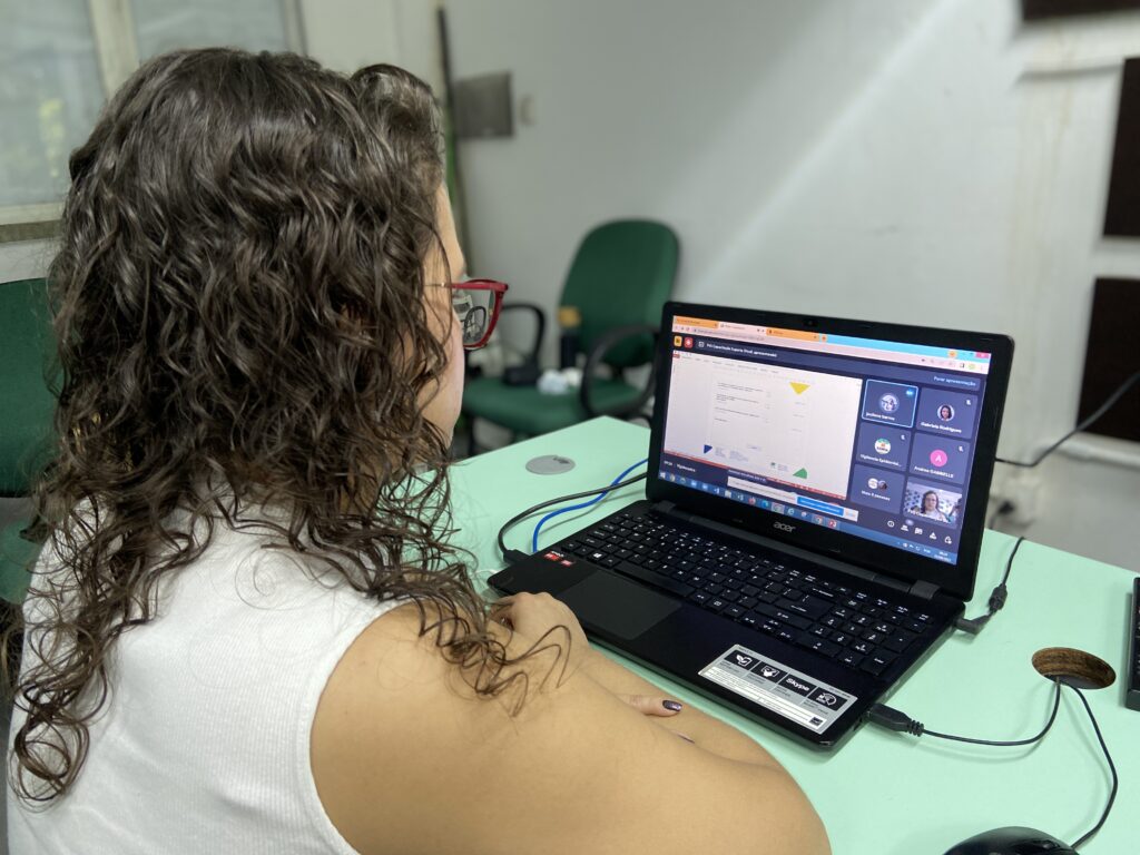 Estiagem: FVS-RCP alerta municípios para fortalecer prevenção a desastres com interferência na saúde humana Portal Informe Digital FVS RCP Estiagem reuniao on line FOTO Lucas Macedo FVS RCP 1024x768 1