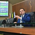 Roberto Cidade propoCC83e protocolo de combate aCC80 discriminacCCA7aCC83o racial nas unidades de ensino do Estado
