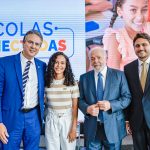 Educacao Aluna Manuela Herculano com presidente Lula e Ministros Foto Ricardo Stuckert PR