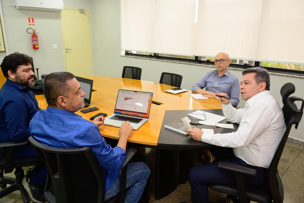 Governo do Amazonas avanca com tratativas para implantacao do Parque Tecnologico da UEA Tadeu de Souza com diretores da EST UEA 02 Foto Ricardo Machado 01 SGVG