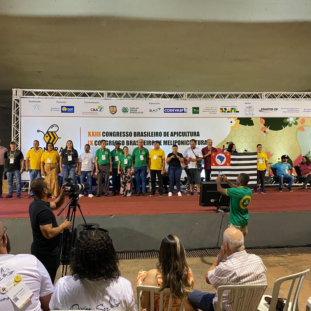 Mel do Amazonas é consagrado o melhor do Brasil em premiação nacional Portal Informe Digital Mel Flor do Amazonas Premiacao foto divulgacao 1