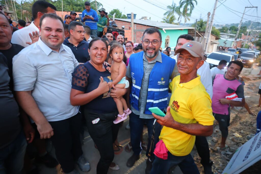Moradores da comunidade Coliseu I comemoram obras do Asfalta Amazonas Portal Informe Digital Moradores da comunidade Coliseu I comemoram obras do Asfalta Amazonas Foto Alex Pazuello Secom 1024x682 1