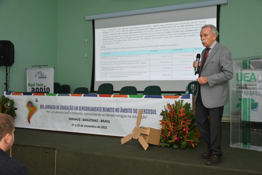 Presidente do CNPq discute fortalecimento da ciencia na Amazonia durante visita a UEA 2 1024x684 1