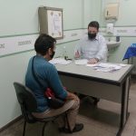 SES AM.01 Urologista Flavio Antunes realizando consulta em um paciente 1 1024x771 1