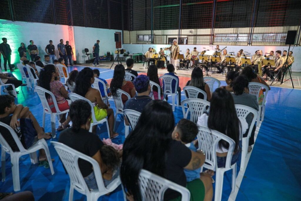 Governo do Estado leva concerto natalino da Amazonas Band à instituição no bairro Colônia Antônio Aleixo Portal Informe Digital Cultura Natal concerto Amazonas Band Marcely Gomes 1024x683 1