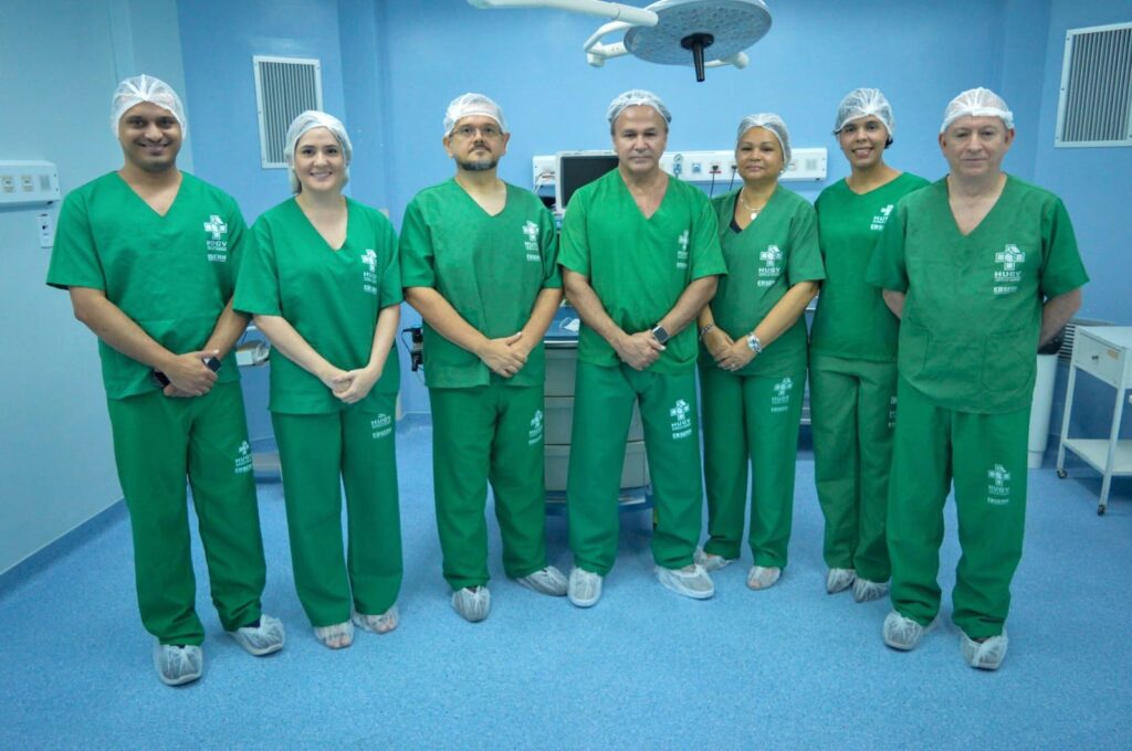 SES AM.01 Secretario titular da SES e sua equipe recebendo o espaco para a relizacao do procedimento de hemodinamica 2 1024x680 1