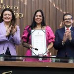Delegada Joyce Coelho e agraciada com a Medalha Ruy Araujo na Aleam por iniciativa do deputado Joao Luiz NZPgPj