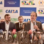 Deputado Joao Luiz participa com ministro Camilo Santana e governador Wilson Lima do lancamento do programa Pe de Meia no Amazonas YfGa46