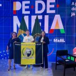 Secretaria Edilene com o Aluno Serio Miguel iIZAqx