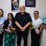 VEREADOR WALLACE OLIVEIRA E SERVIDORAS HOMENAGEADAS 2 scaled i2dwk6