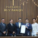Auditor do TCE AM Jefferson Menezes recebe Medalha Ruy Araujo por iniciativa do deputado Joao Luiz Foto Hudson Fonseca gUEtvP