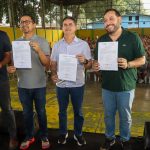 Prefeito entrega titulos 1 tLpVqR