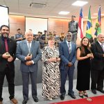 Deputado Cristiano DAngelo recebe Moeda de Reconhecimento da presidencia do Tribunal Regional do Trabalho da 11a Regiao Foto Ely Caldeira 1024x684 6u1MVP