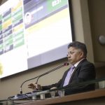 Sinesio Campos comemora decisao judicial que proibe instalacao dos medidores da vergonha 1024x682 J1VpVQ