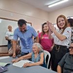 Sect Governador Wilson Lima e sec. Renata Queiroz com beneficiada com titulo defintivo 3 1024x962 1