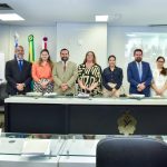 Comissao de Saude recebe equipe da Secretaria de Estado de Saude para apresentacao de Relatorio Quadrimestral 1024x684 FHEHxu