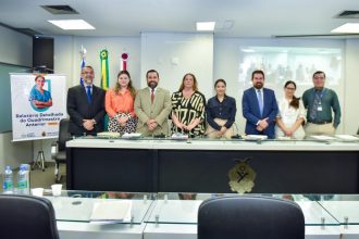 Comissao de Saude recebe equipe da Secretaria de Estado de Saude para apresentacao de Relatorio Quadrimestral 1024x684 FHEHxu