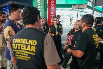 Nucleo de Protecao a Crianca e ao Adolescente da Aleam participa de fiscalizacao em semaforos de Manaus Foto Daniel Nogueira 1024x683 zMRoAG