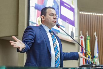 Wilker Barreto alerta que condicoes precarias e salarios atrasados no Hospital de Labrea colocam atendimento a populacao em risco 1024x576 5WAwm5