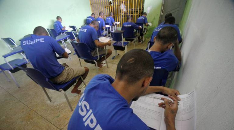 Segurança - presídio - presos penitenciárias prisões educação provas (internos da Susipe - Superintendência do Sistema Penitenciário do Pará - fazem provas do Enem)