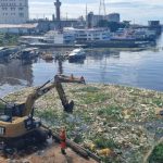 Prefeitura intensifica limpeza na orla do rio Negro e reforca conscientizacao sobre descarte irregular 3