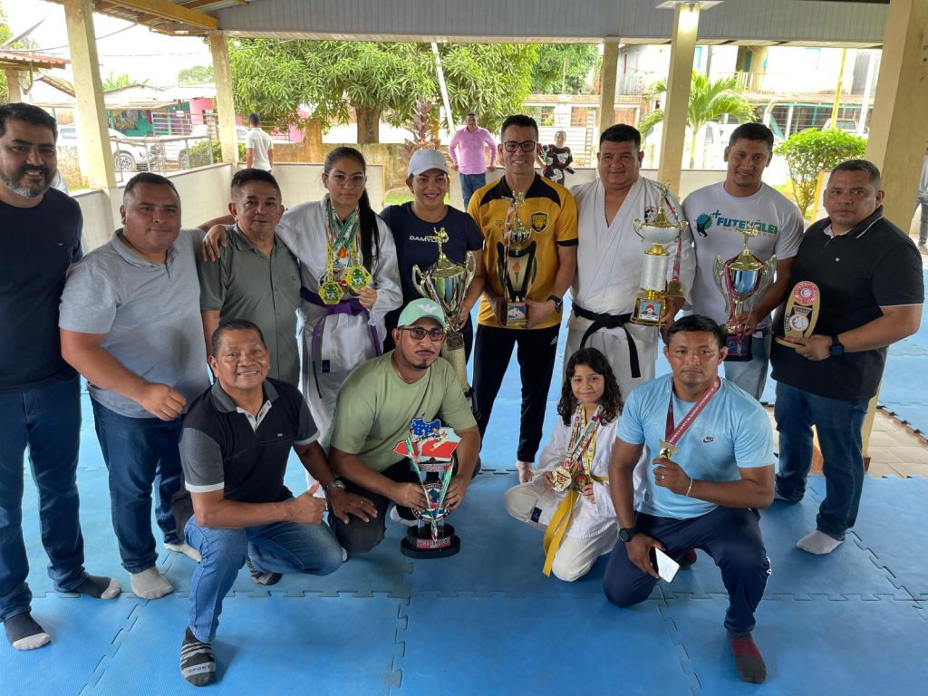 Sedel realiza visita técnica nos municípios de Manaquiri e Careiro Castanho para fortalecer o esporte local Portal Informe Digital SEDEL Visita a Projeto de Artes Marciais no Careiro Castanho FOTO Divulgacao 1024x768 1