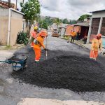 Obras de recapeamento asfaltico da Prefeitura de Manaus avancam na comunidade Gustavo Nascimento 3